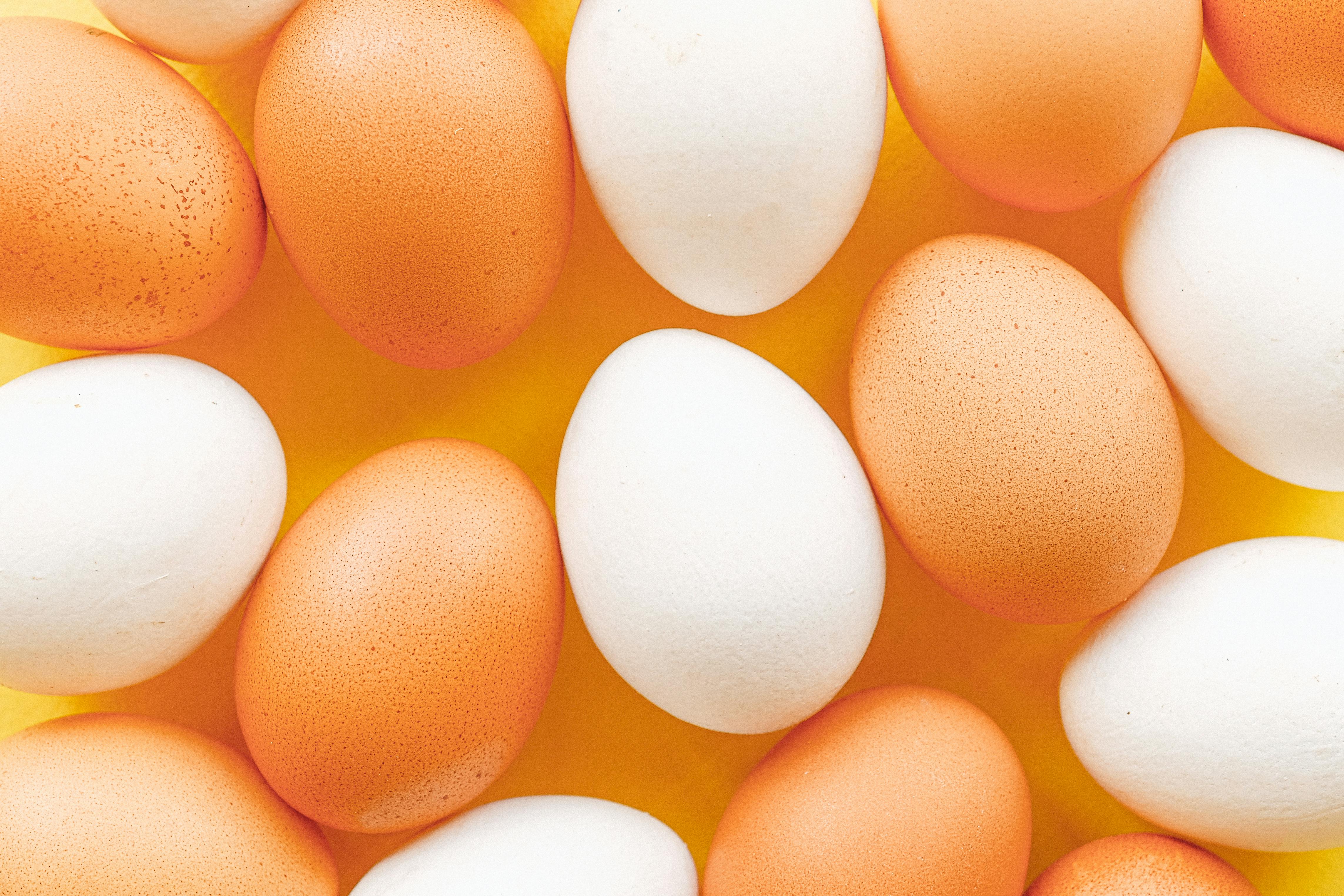 A photo of eggs.